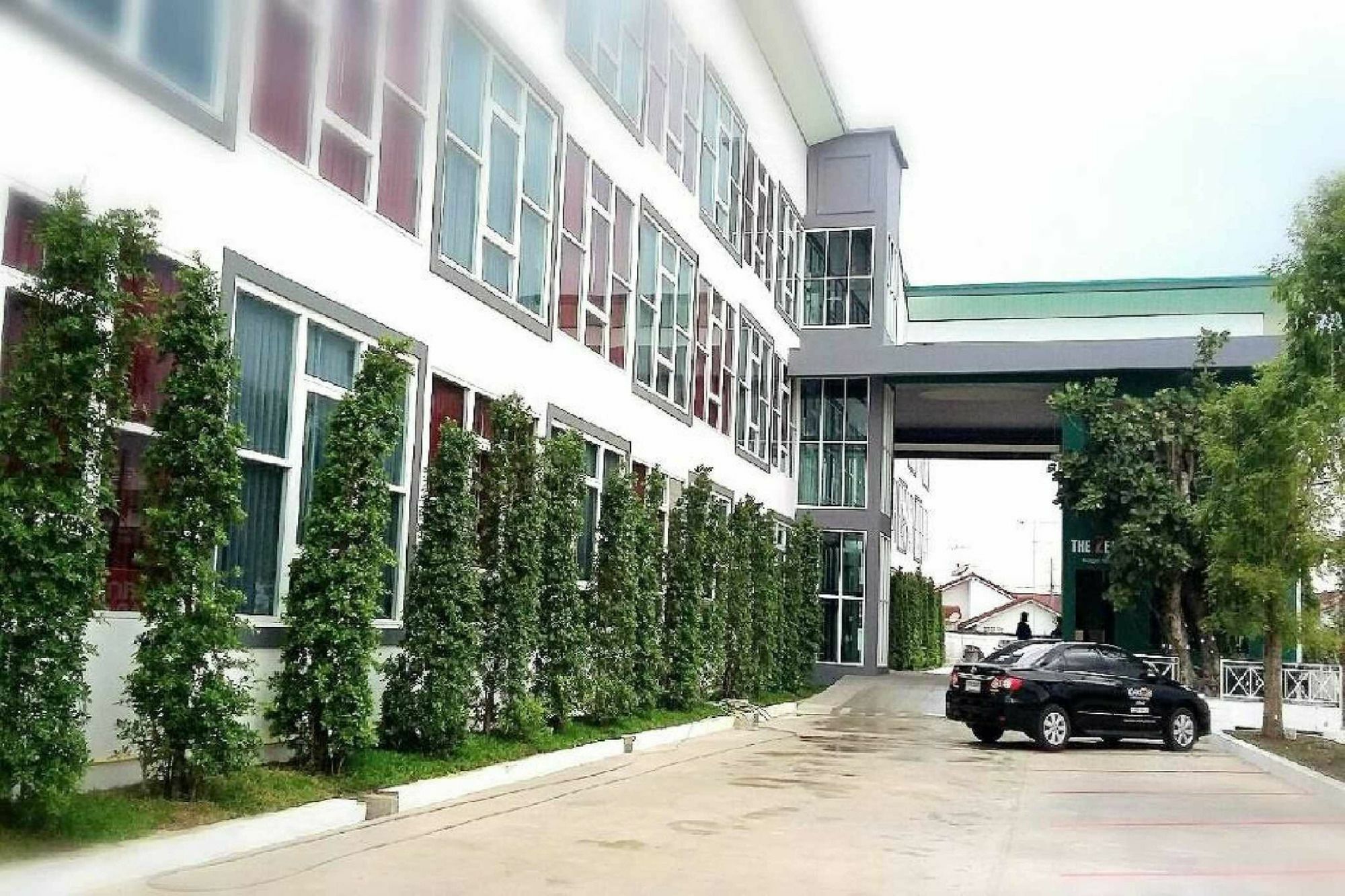 The Zell Hotel Бурирам Екстериор снимка