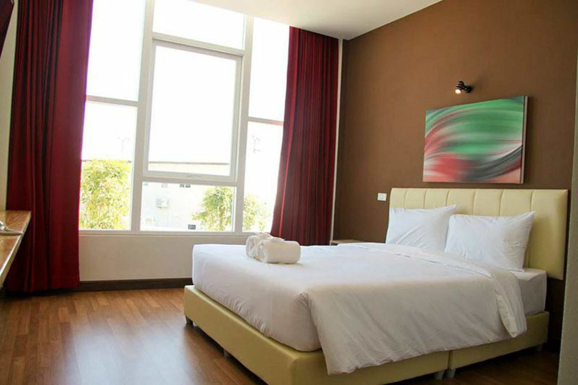 The Zell Hotel Бурирам Екстериор снимка