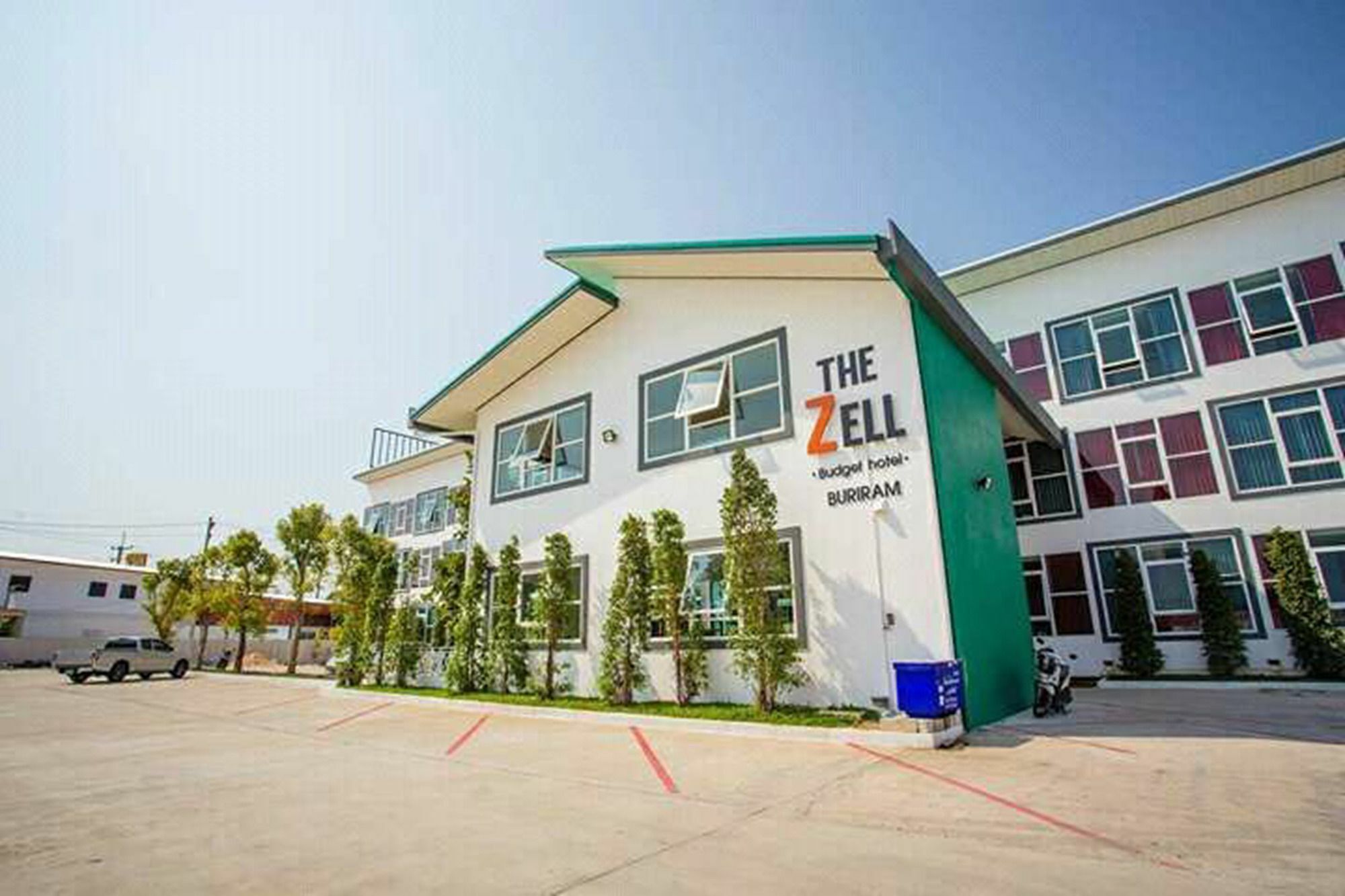 The Zell Hotel Бурирам Екстериор снимка